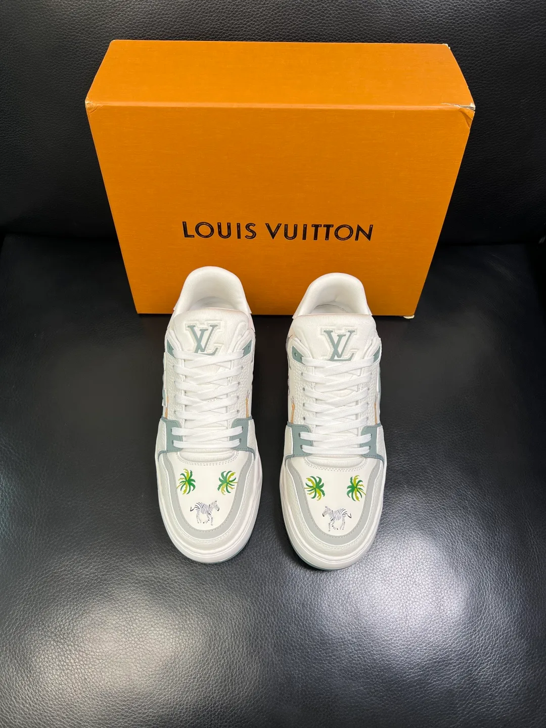 Men's shoes 💰 940 Lv high quality top crafts Louis Vuitton, sports sneakers counter synchronization, uppers imported from Italy, high-quality splicing colorful complex crafts, imported mesh pads soft and comfortable, soles: original soles specially provided by the original factory, T men's shoes 💰U exclusive movable molded soles super comfortable, original factory single goods, code number 39-44 (customized 38 45)